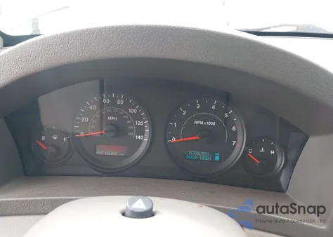 2005 Jeep Grand Cherokee Laredo z USA, uszkodzony, nr VIN 1J8HS48N75C545812